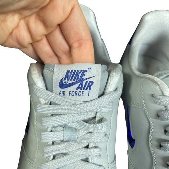 Men's Size 8.5 - NIKE Air Force 1 07 LV8 LEATHER Grey Trainers AJ9507 002 - Picture 15 of 16